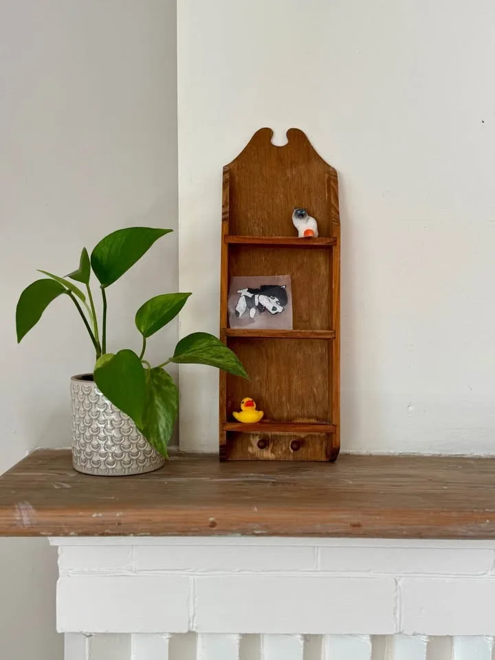 Vintage Wooden 3-Tier Wall Shelf with Key Pegs image indicator(4)