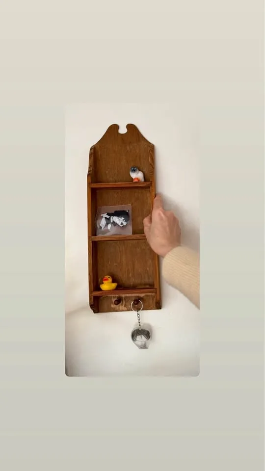 Vintage Wooden 3-Tier Wall Shelf with Key Pegs image indicator(5)