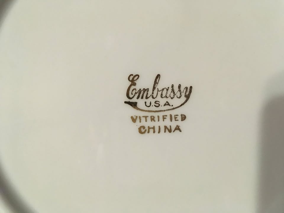 SET OF 4 EMBASSY USA VITRIFIED CHINA WHITE FLOWER PLATE 8" - photo 4