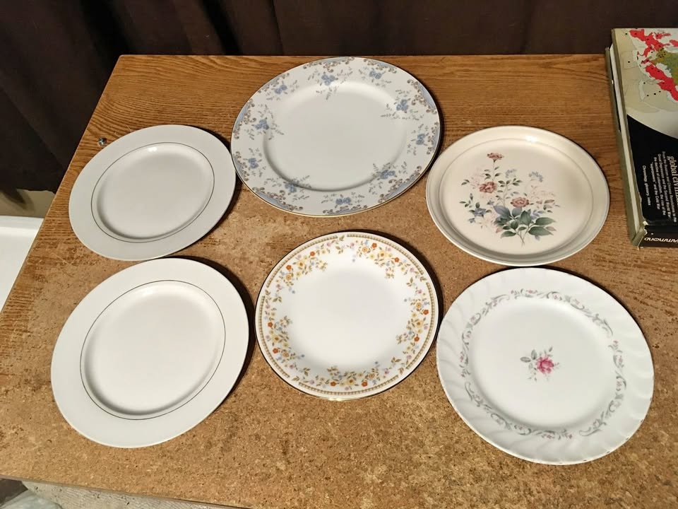 SET OF 6 FLORAL PATTERN PLATES KELTCRAFT 9178