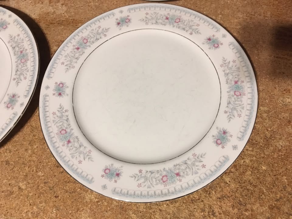 SET OF 4 CROWN FINE CHINA HARMONY FLORAL PATTERN PLATE 10.5" - photo 2