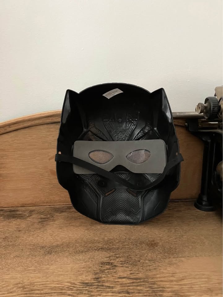 Marvel Black Panther Mask and Claws costume - photo 2