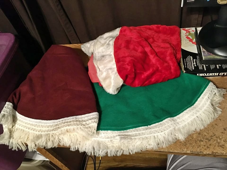 LOT OF 3 VINTAGE CHRISTMAS TREE SKIRTS 44"-45" RED GREEN MAROON