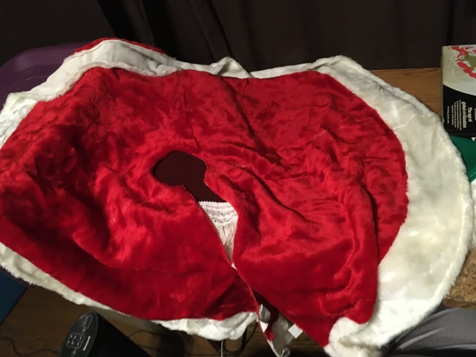 LOT OF 3 VINTAGE CHRISTMAS TREE SKIRTS 44"-45" RED GREEN MAROON - photo 2