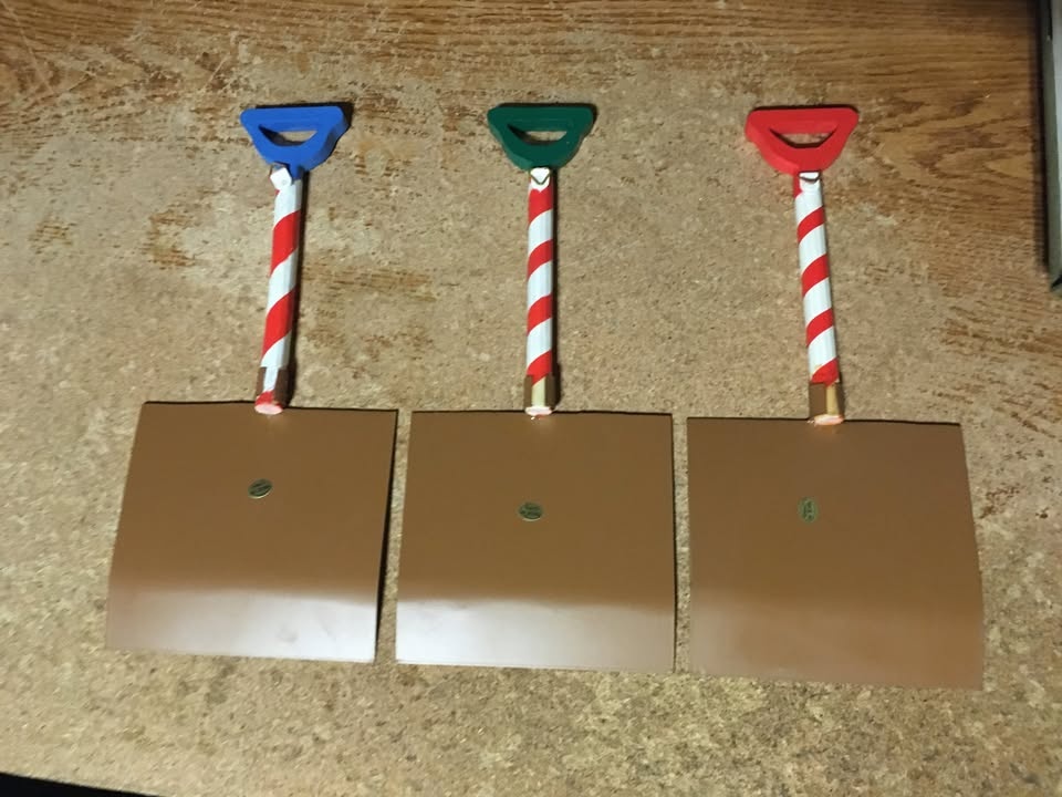 LOT OF 3 MINI SNOW SHOVELS SNOWMAN CHRISTMAS 12" WALL DECOR - photo 5