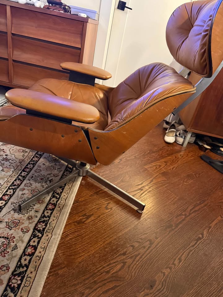 Vintage MCM Lounge Chair - Tan Leather & Walnut - photo 2