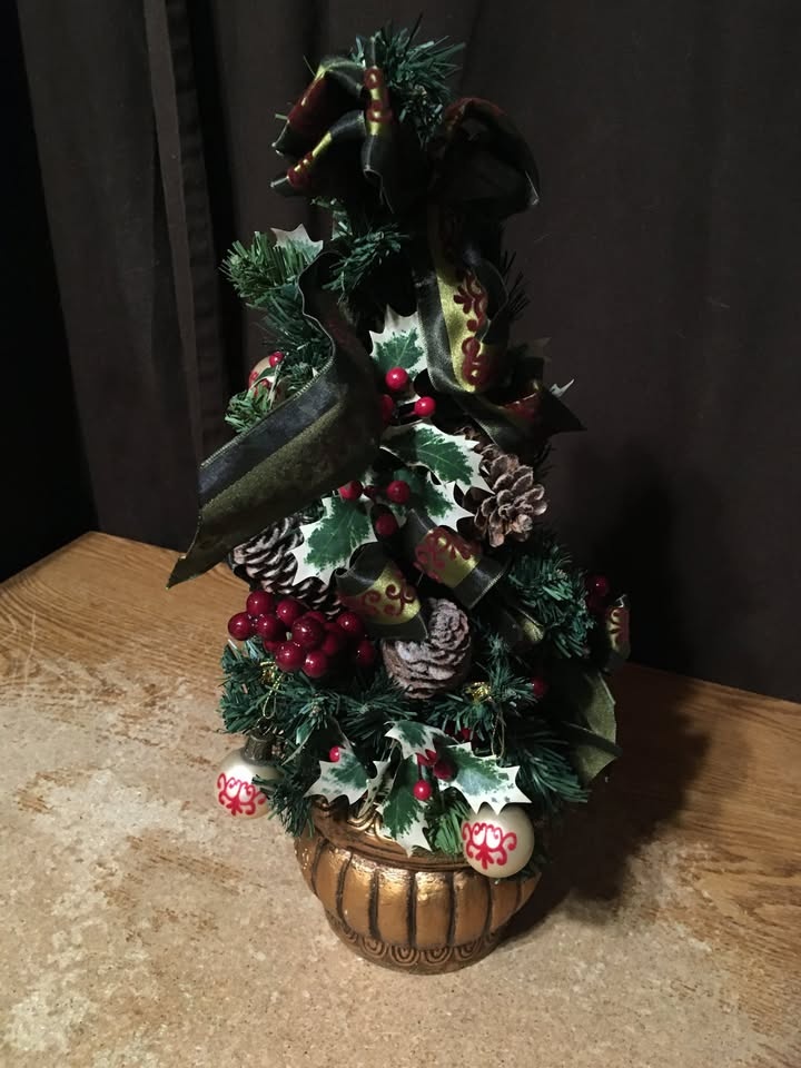 WATERFORD HOLIDAY HEIRLOOMS TABLETOP CHRISTMAS TREE 16" - photo 2