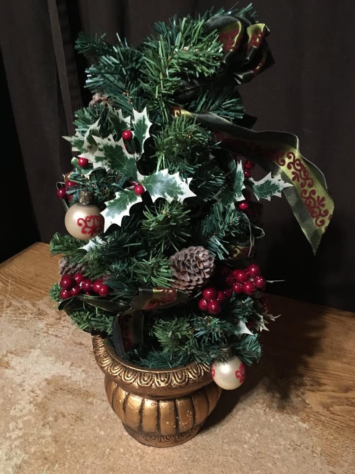 WATERFORD HOLIDAY HEIRLOOMS TABLETOP CHRISTMAS TREE 16" - photo 3