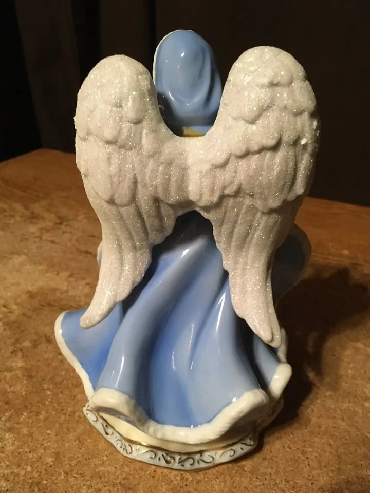 THOMAS KINKADE WINTER ANGEL OF LIGHT PORCELAIN CHRISTMAS FIGURIN image indicator(2)