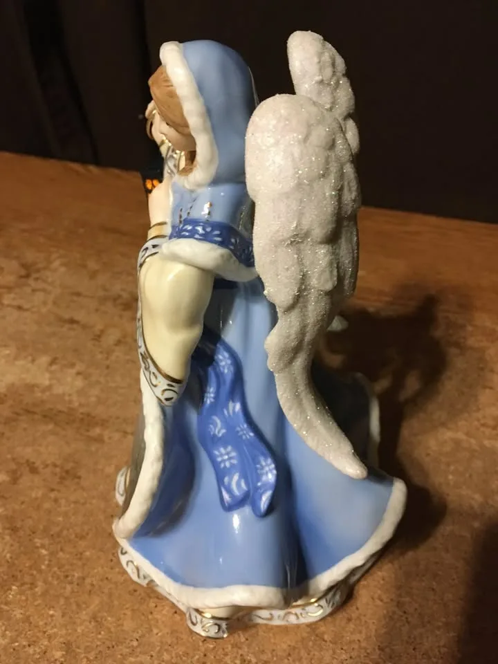 THOMAS KINKADE WINTER ANGEL OF LIGHT PORCELAIN CHRISTMAS FIGURIN image indicator(3)