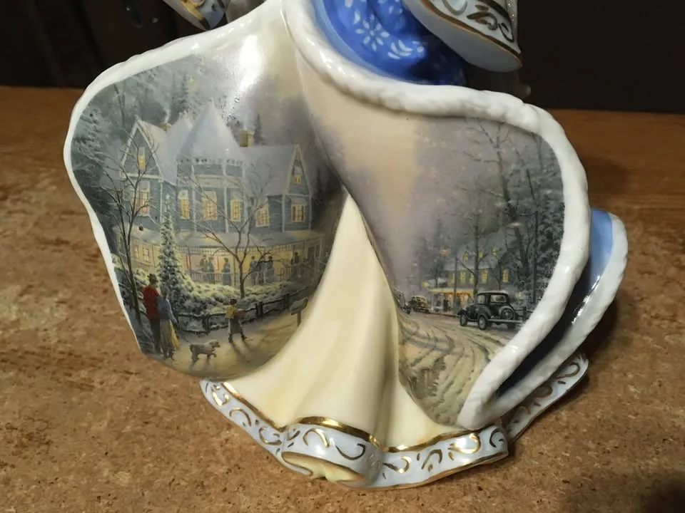 THOMAS KINKADE WINTER ANGEL OF LIGHT PORCELAIN CHRISTMAS FIGURIN image indicator(5)