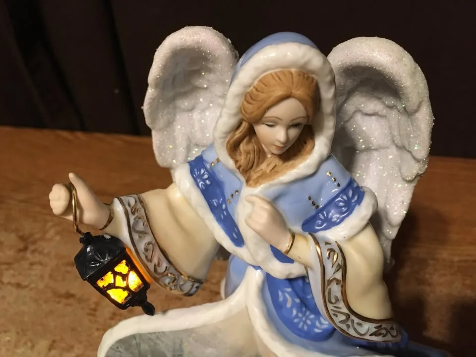 THOMAS KINKADE WINTER ANGEL OF LIGHT PORCELAIN CHRISTMAS FIGURIN image indicator(6)