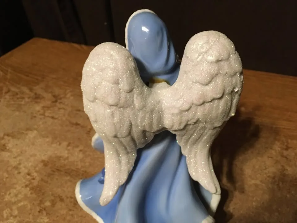 THOMAS KINKADE WINTER ANGEL OF LIGHT PORCELAIN CHRISTMAS FIGURIN image indicator(8)