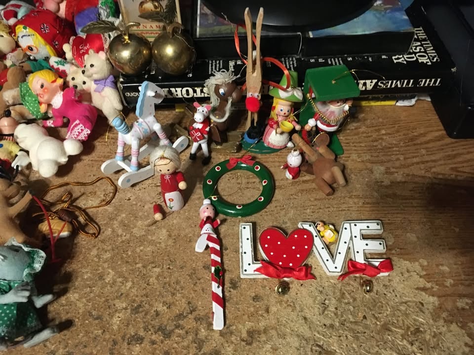 HUGE LOT OF 111 VINTAGE CHRISTMAS ORNAMENTS FLOCKED WOOD METAL A - photo 2