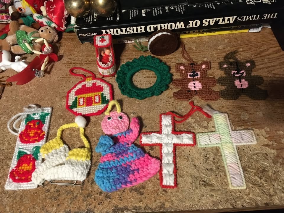 HUGE LOT OF 111 VINTAGE CHRISTMAS ORNAMENTS FLOCKED WOOD METAL A - photo 4