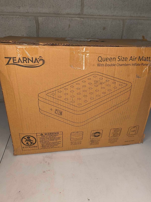 Queen Air Mattress 18" with Built-In Pump - photo 2