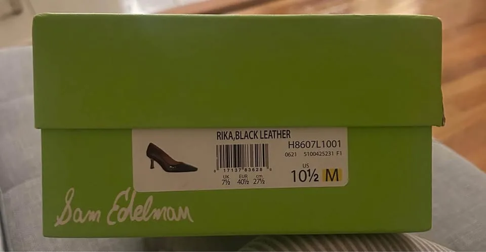 Sam Edelman black pumps image indicator(2)