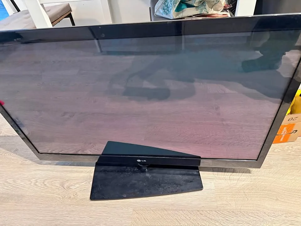LG plasma TV 42PJ550