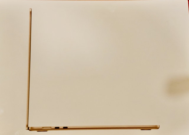 15-inch Apple MacBook Air (M4, 16GB RAM, 256GB SSD) - photo 4