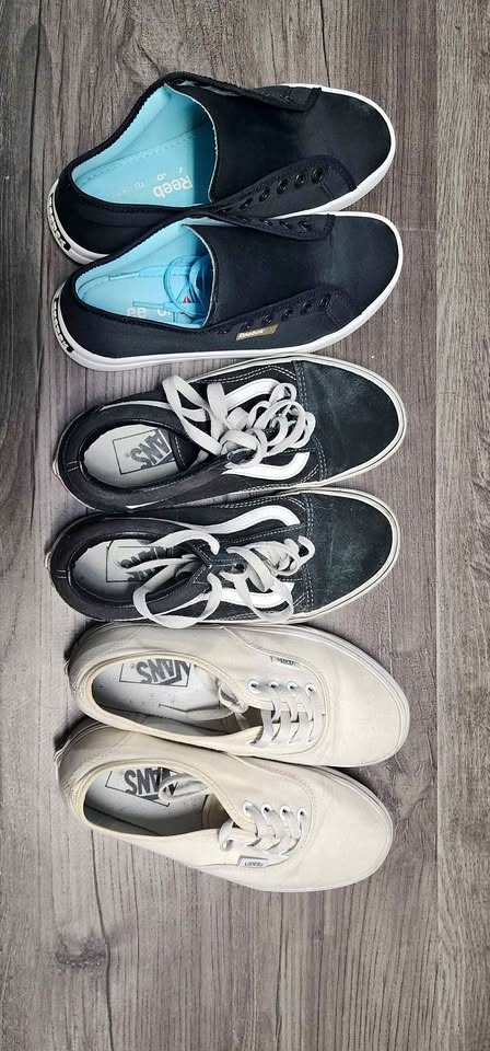 Women's size 6 shoes. 3 for 20