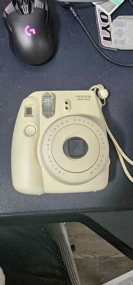 Broken Capacitor - Fujifilm Instax mini 8