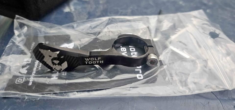 Wolf Tooth Remote Pro dropper lever