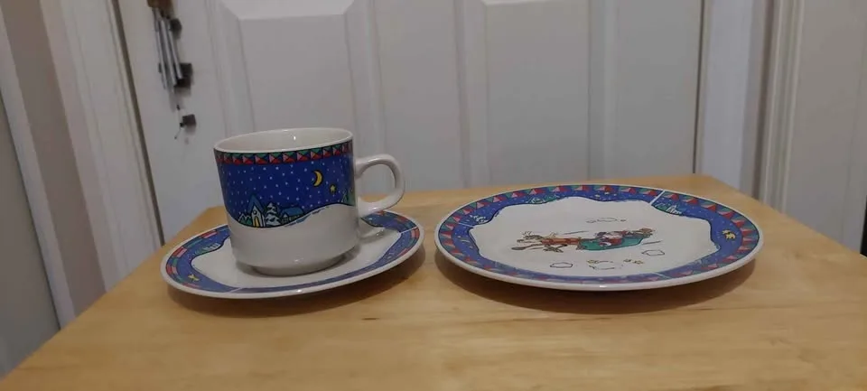 Santa's Milk and Cookies Set image indicator(2)