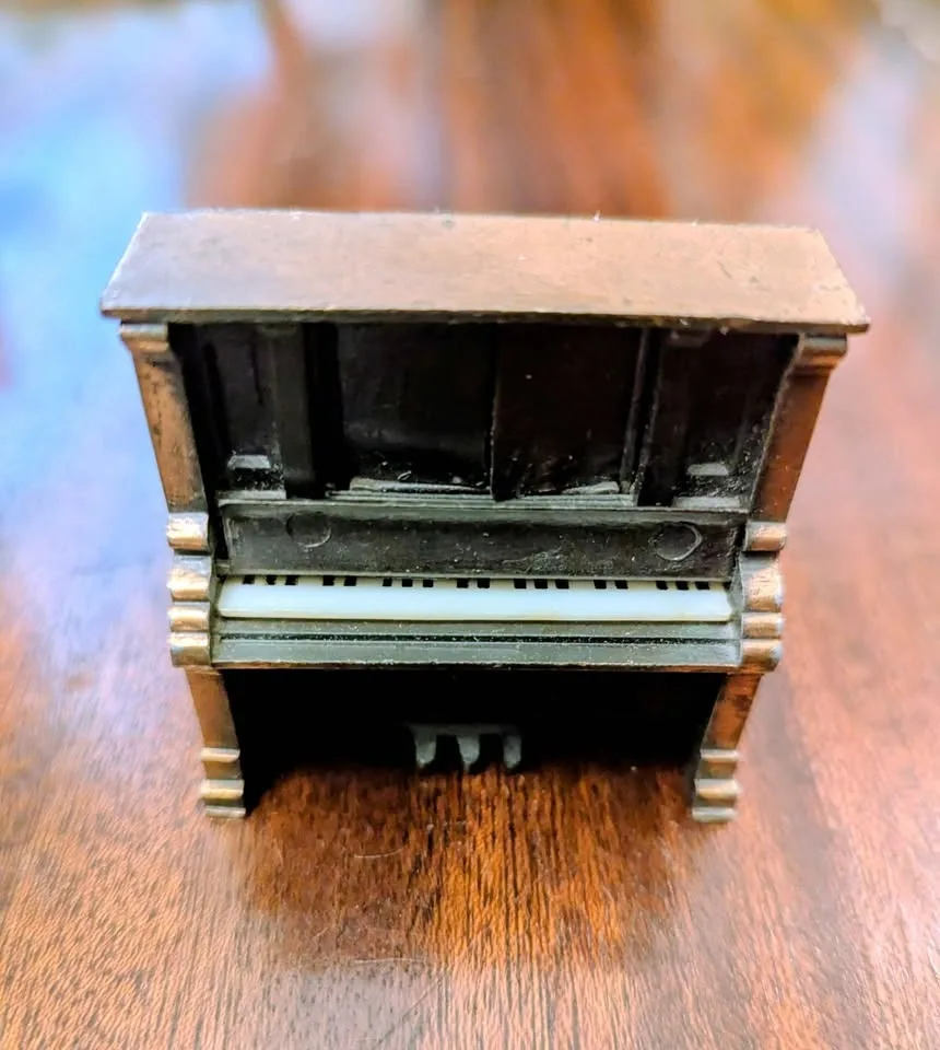 Vintage 1978 Dollhouse Miniature Piano image indicator(2)