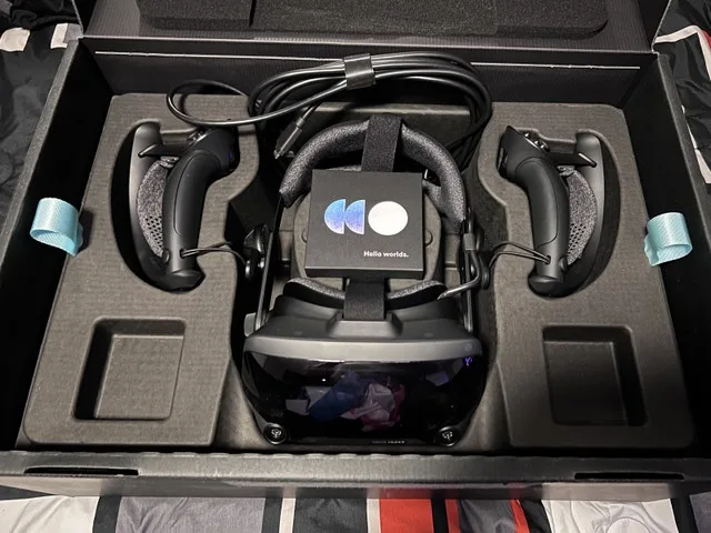 Valve Index ( trackers included)