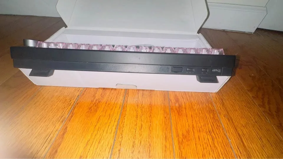 AULA Compact Mechanical Keyboard with Transparent RGB image indicator(5)