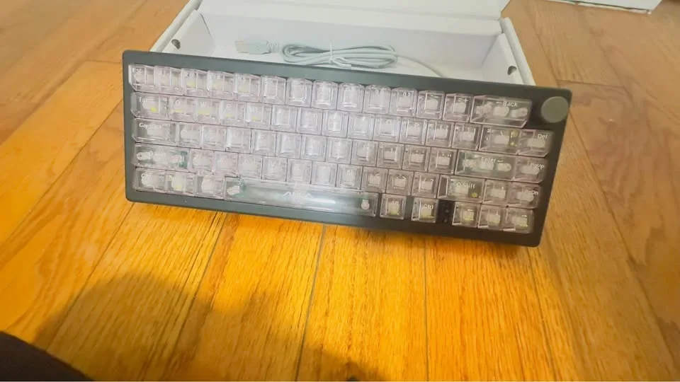 AULA Compact Mechanical Keyboard with Transparent RGB image indicator(9)