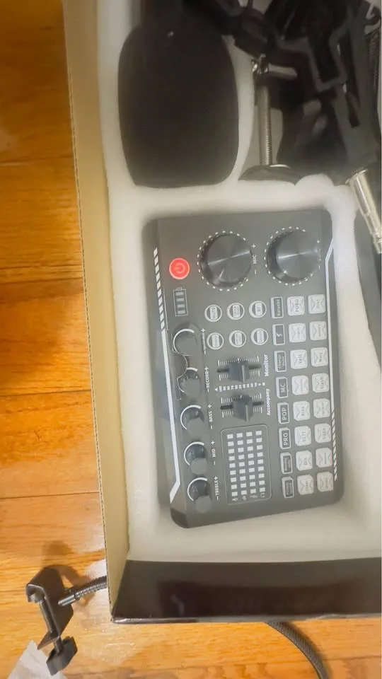 Condenser Microphone | Studio, Podcast, Streaming | NEW image indicator(6)