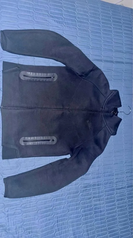 Nike tech size small kids◼️