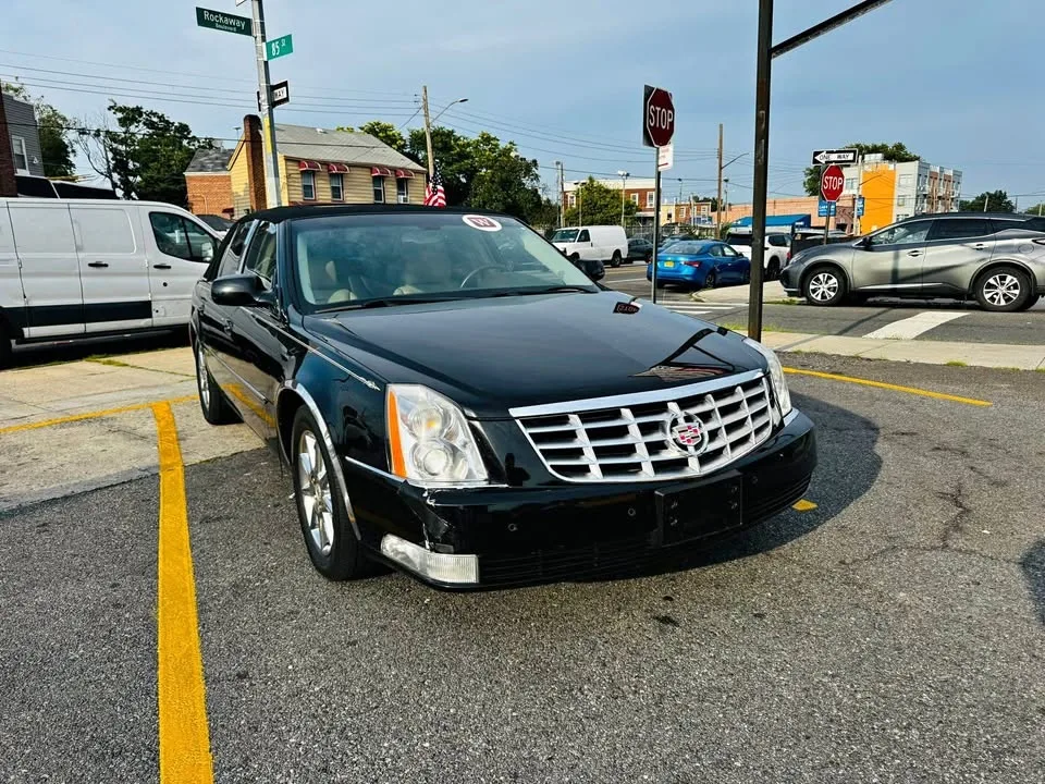 2010 Cadillac DTS · Sedan 4D