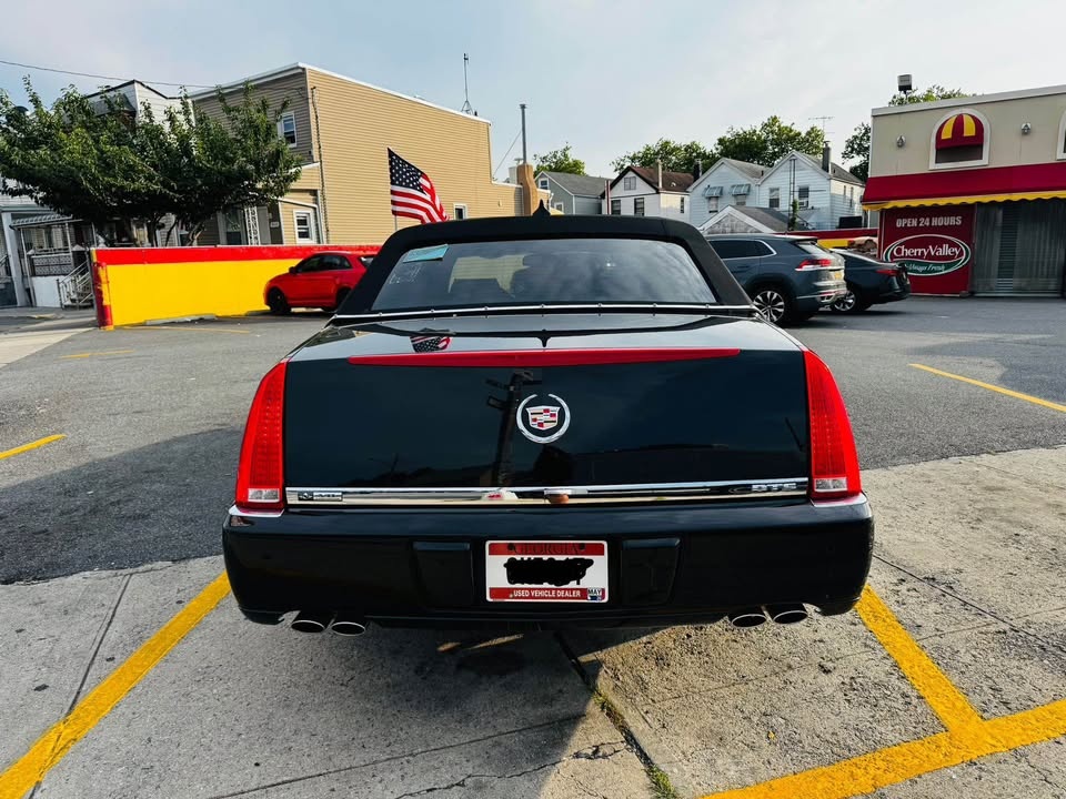2010 Cadillac DTS · Sedan 4D - photo 2