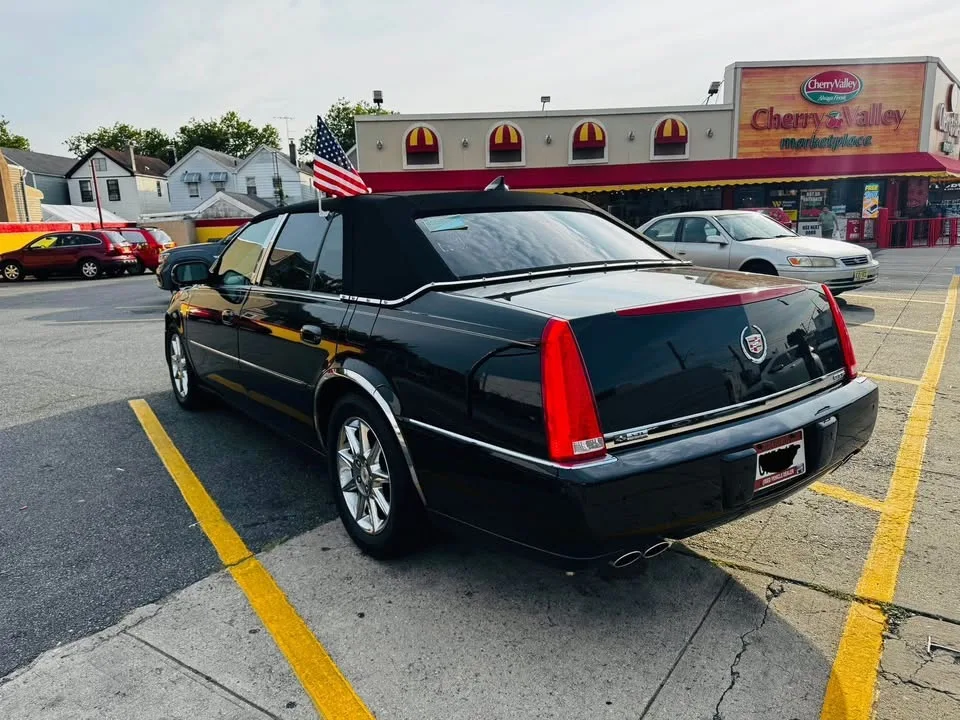 2010 Cadillac DTS · Sedan 4D image indicator(3)