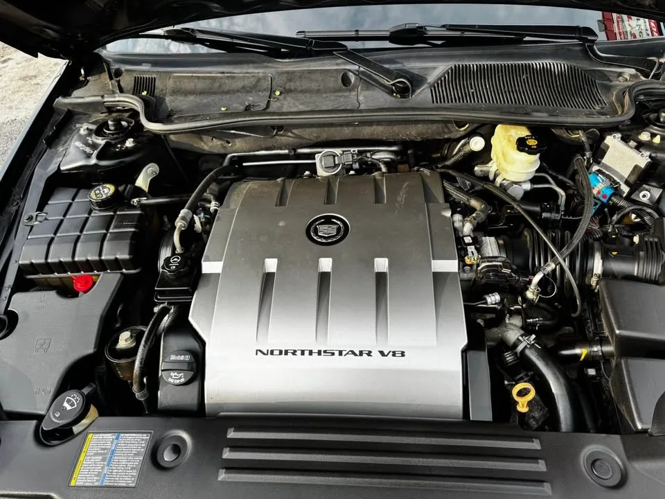 2010 Cadillac DTS · Sedan 4D image indicator(6)