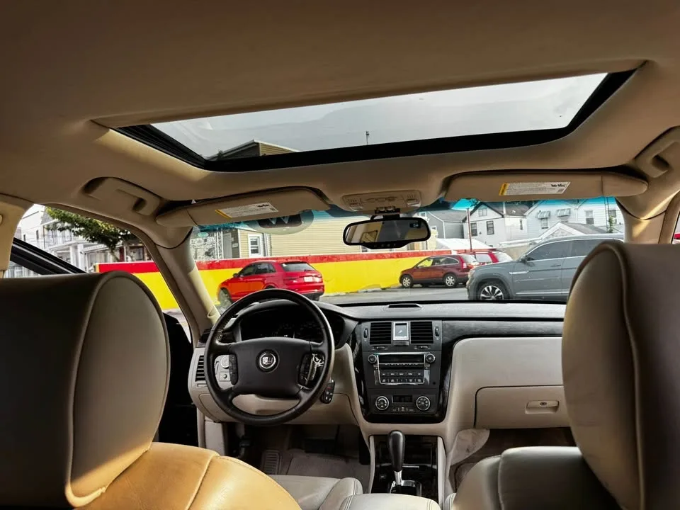 2010 Cadillac DTS · Sedan 4D image indicator(8)