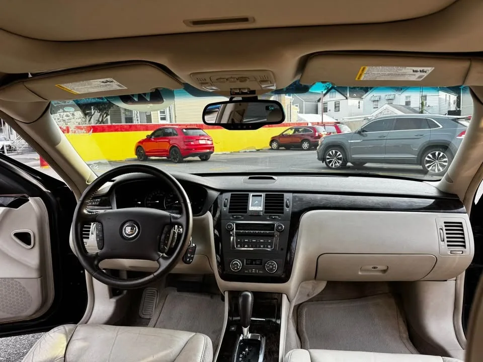 2010 Cadillac DTS · Sedan 4D image indicator(10)