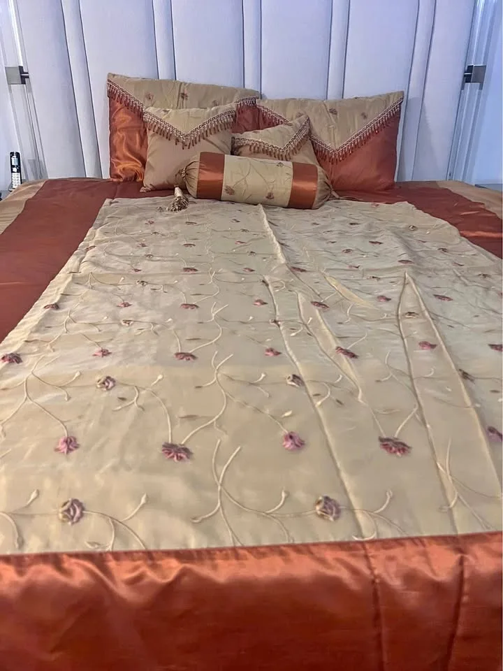 Elegant Embroidered Bedspread Set-King Size