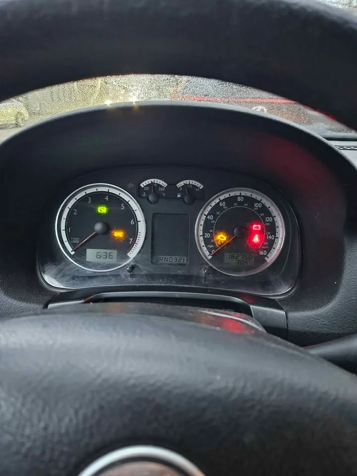 2004 Volkswagen Jetta image indicator(2)