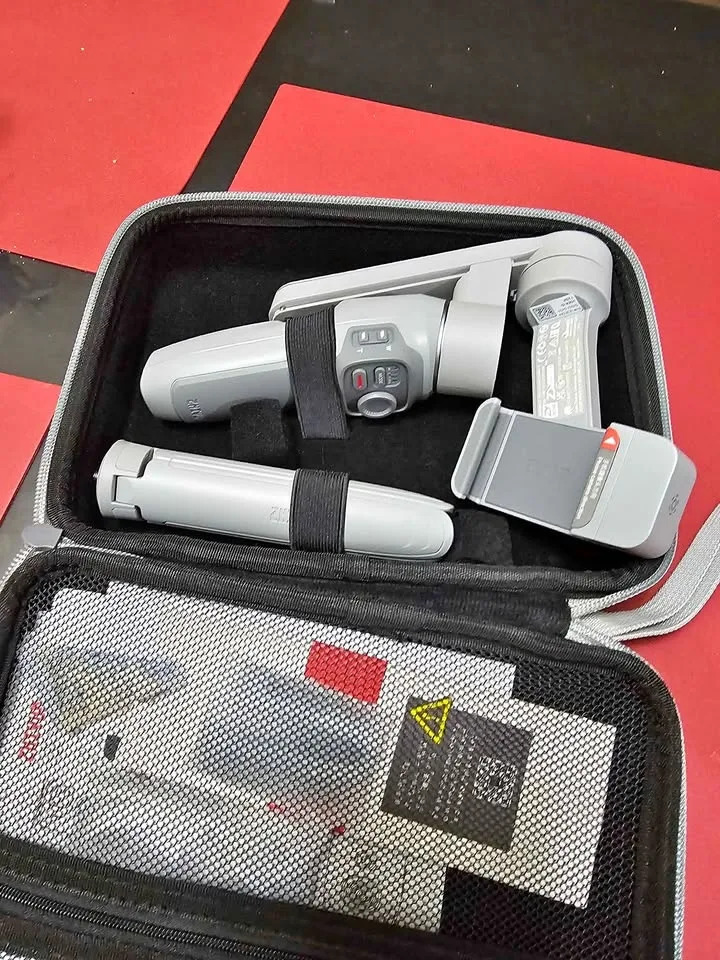 Smooth-Q3 Smartphone Gimbal – Like New! (Used once)