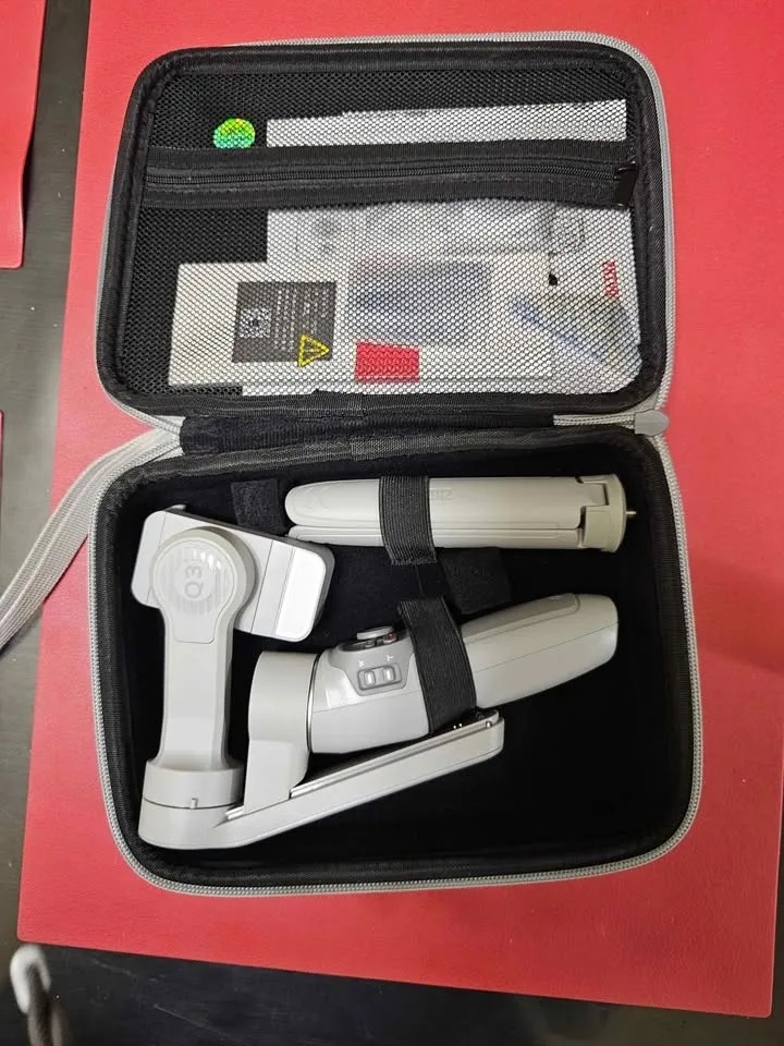 Smooth-Q3 Smartphone Gimbal – Like New! (Used once) image indicator(2)