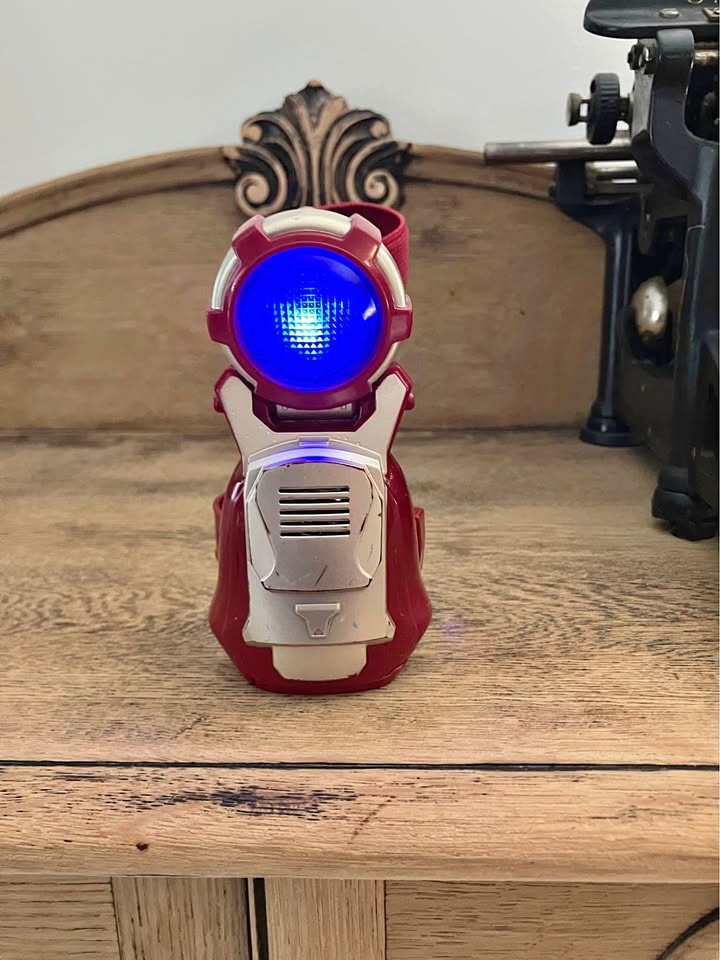 Marvel Iron Man 3 Iron Man ARC FX Wrist Repulsor Toy