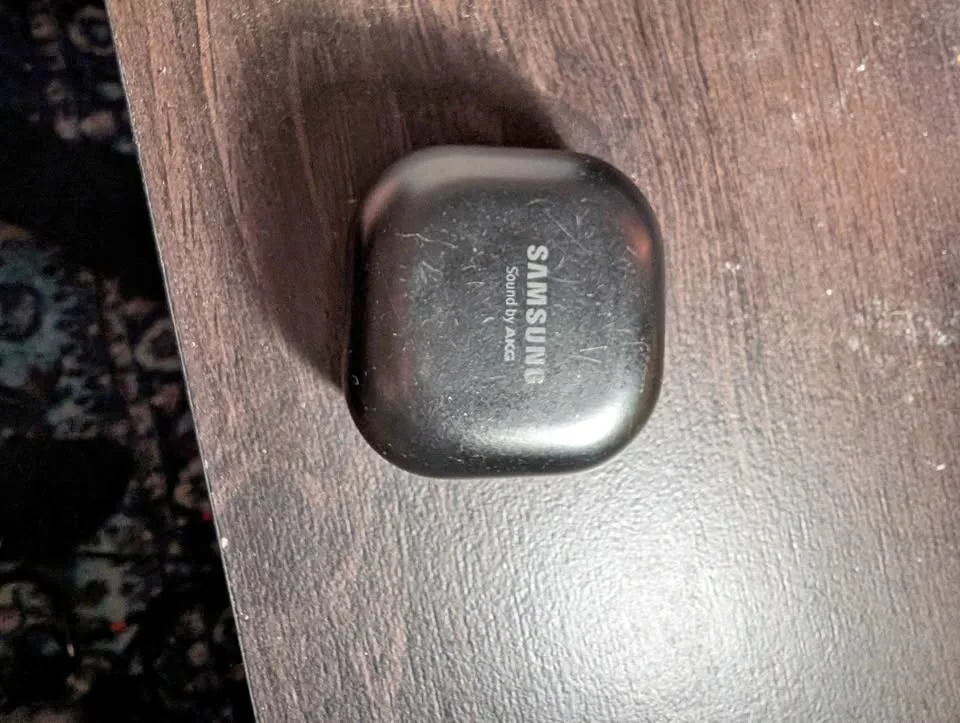 Samsung galaxy buds pro with case