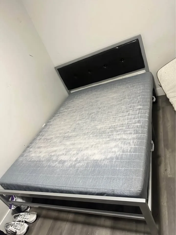 Queen size Metal Bed Frame + Mattress – Excellent Condition image indicator(2)