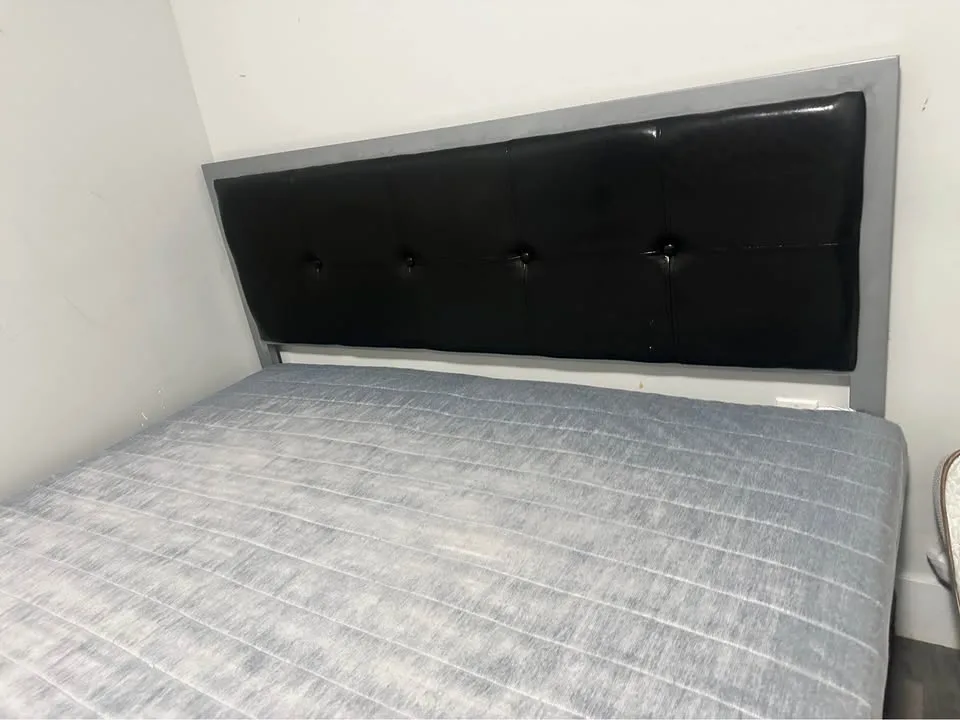 Queen size Metal Bed Frame + Mattress – Excellent Condition image indicator(3)