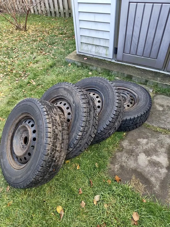 235/70-16 Yokohama ice guard winter tires on steel rims