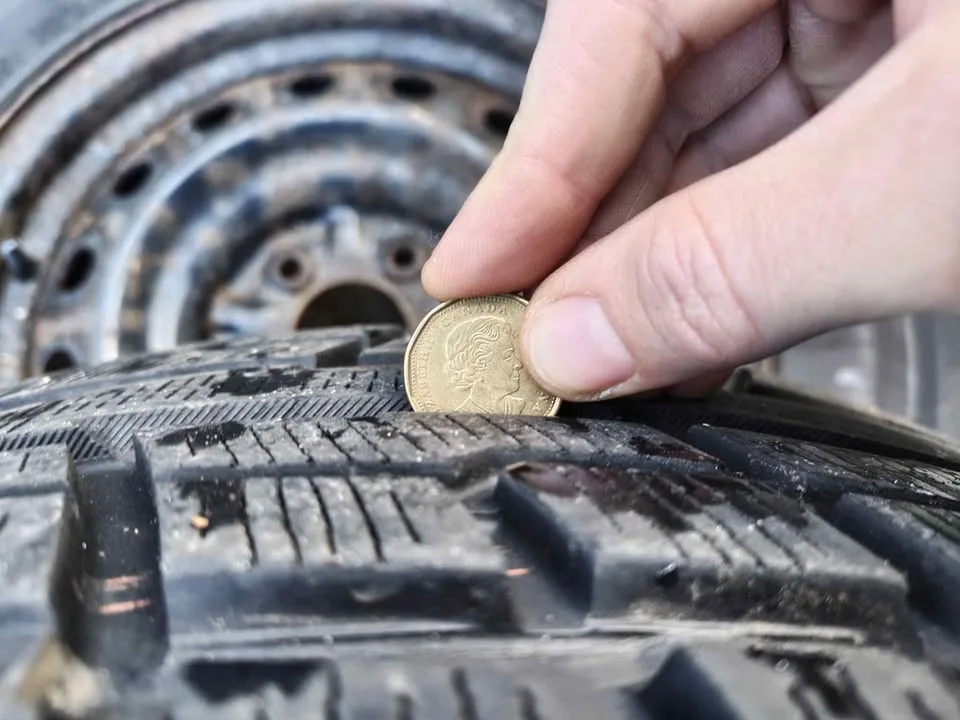 235/70-16 Yokohama ice guard winter tires on steel rims image indicator(3)