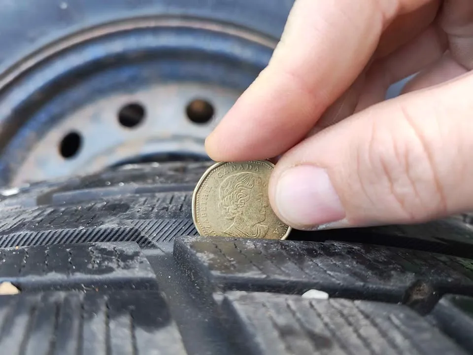 235/70-16 Yokohama ice guard winter tires on steel rims image indicator(4)